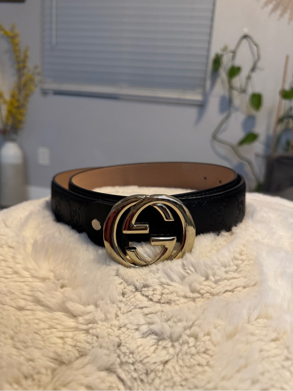 Gucci Black Leather Belt with Gold Double G Buckle - Picture 2 of 5